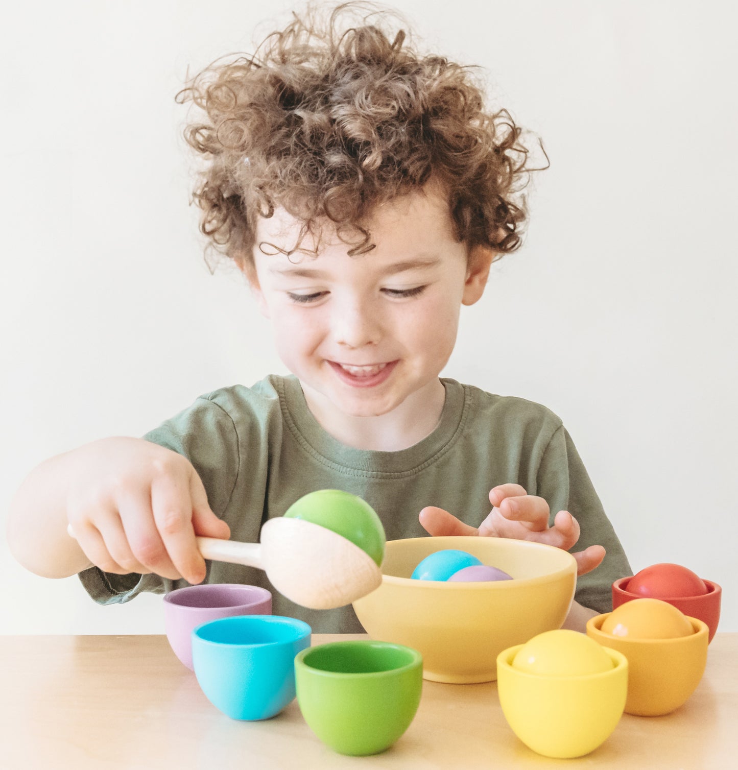 Rainbow Color Sorting Balls in Cups