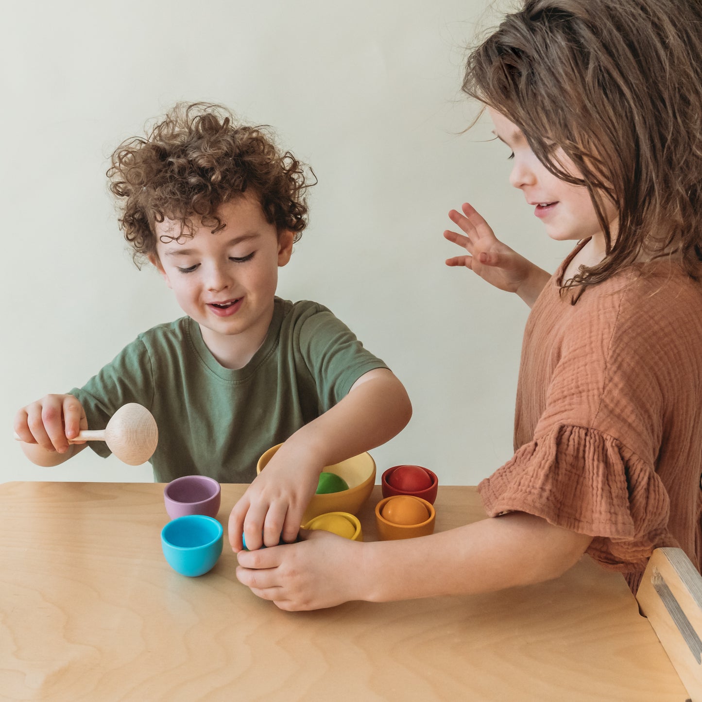 Rainbow Color Sorting Balls in Cups
